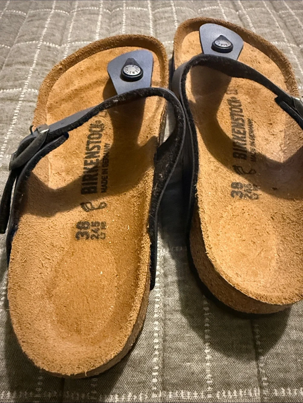 Birkenstock Gizeh Sandals in Metallic Steel gray new 38 - Picture 4 of 7